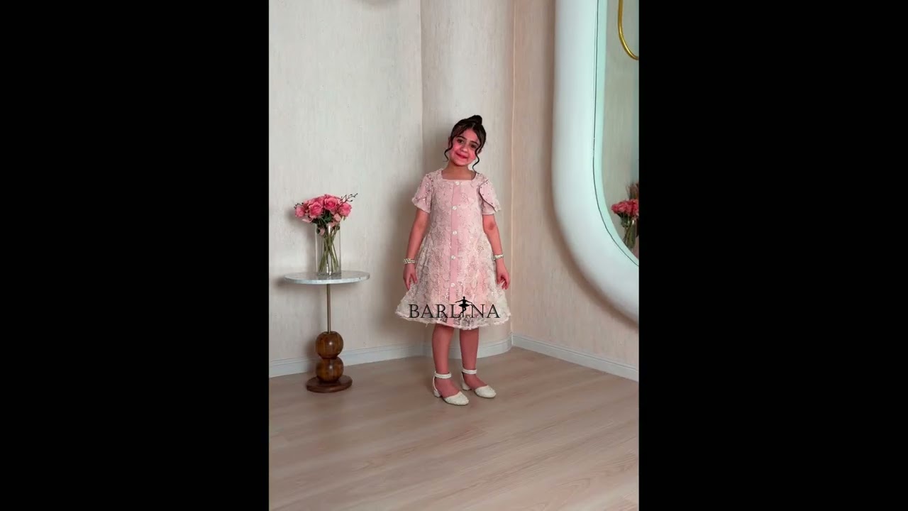 فستان بناتي وردي بطبقة شفافة مزينة بورود  - سنتين