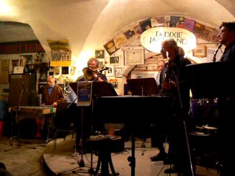 live Dr Dixie Jazz Band in cantina Georgia-on-my-mind video 2011 by MVaccari