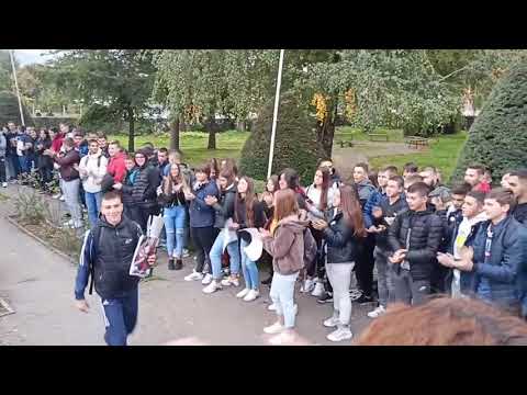 Doček  svetskog šampiona Ognjena Antića u školskom dvorištu.Pirot , 11.10.2022.