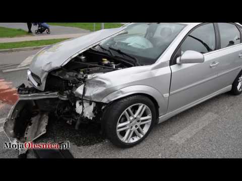 15.04.2017 Oleśnica, Spalice - zderzenie pod Pogodnym Centrum