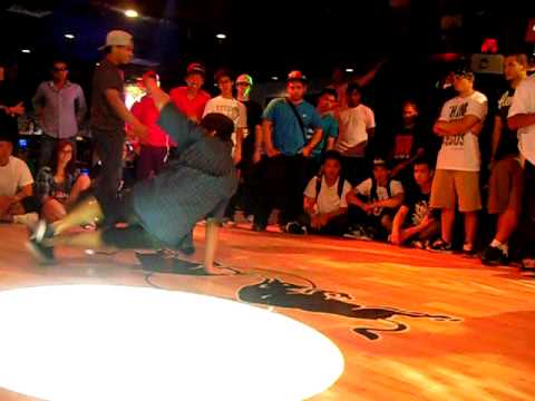 Gauntlet Top 32 Bboy E vs Bboy Roflow.AVI