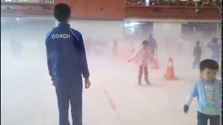 preview picture of video 'cara mudah belajar ice skating'