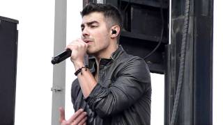 Joe Jonas Not Right Now LIVE