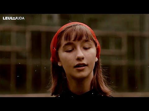 Sara Lupchian - Iar iti Bat la Usa Doamne - (Nevazatoare) | Leul din Iuda