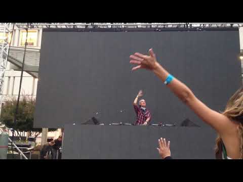 Avicii - Rock Me w/ SHM - Greyhound [LIVE @ Ralph Lauren Show, Sep 2012]