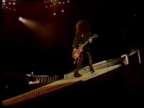 Guns N' Roses feat. Brian May - Tie Your Mother Down & We Will Rock You (Wembley Stadium 1992)