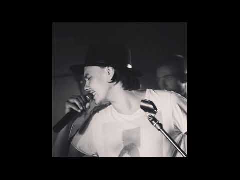 Nipá - Malik Lennert