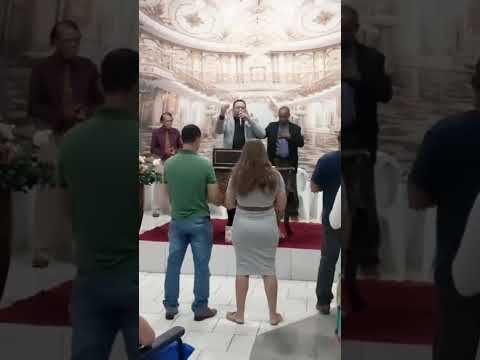 Pr. RR.Nascimento...momento de louvor na igreja de Bela vista de Goiás..