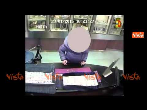 LIVORNO, RUBAVA GIOIELLI USANDO IL BIMBO IN CARROZZINA PER DISTRARRE LE COMMESSE - IL VIDEO