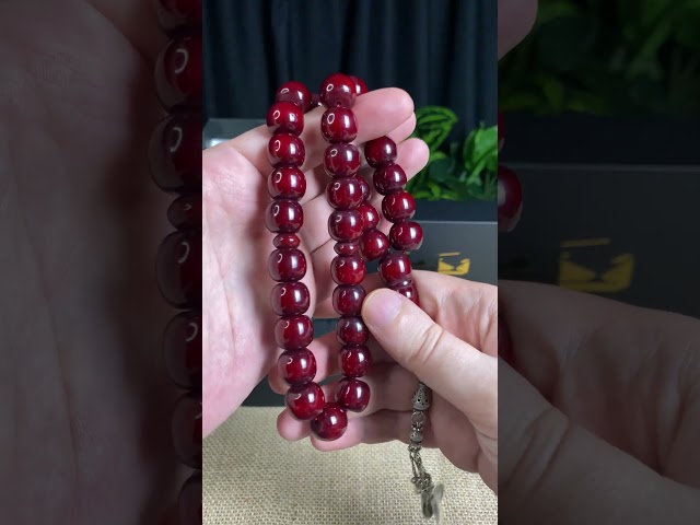 مسباح مسكي كرزي ممزوج بالبني– كركوشة معدنية و خرز كبير