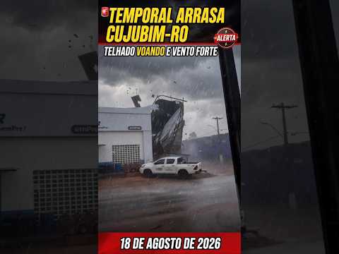 VENTO ARRANCA TELHADO DURANTE FORTE TEMPORAL EM CUJUBIM (RO)! 😱🌪️ #shorts  #viral