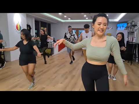 Caliente Dance Studio Singapore Salsa solo dance class Septeto Acarey ft Aymee Nuviola - Ser Feliz