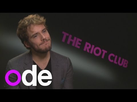 暴動クラブ：サム・クラフリンは、破壊者のギャングを始めようとしている。 (THE RIOT CLUB: Sam Claflin wants to start a gang of vandals)