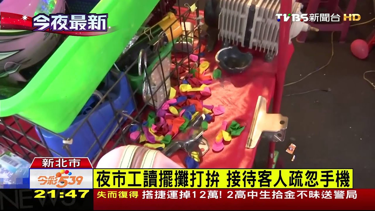 3秒摸走手機! 禿頭男逛夜市躲監視器
