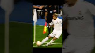 Download lagu Beckham's Corner Kick For Roberto Carlos #davidbeckham #robertocarlos #realmadrid mp3