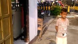 preview picture of video 'Palang pintu kereta api Palur ( sebelum di renovasi)'