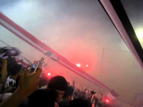 "COMANDO SVR: Salida de ALIANZA LIMA v.s Jaguares (Copa Libertadores 2011)" Barra: Comando SVR &bull; Club: Alianza Lima