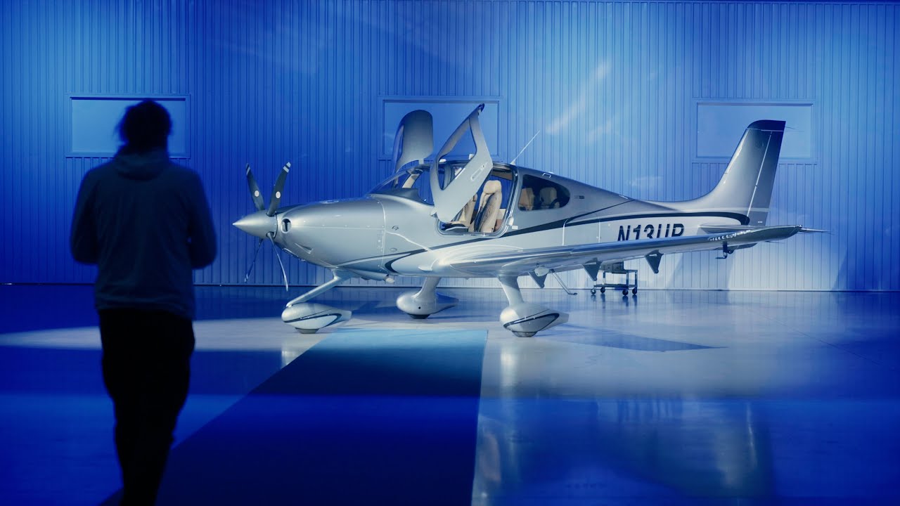 Я забрал новый Cirrus SR22 G7+ с завода и полетел на нём в Чикаго