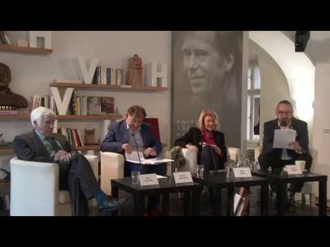 Přehrát video: Getting the message across: PANEL II (16. 10. 2019)