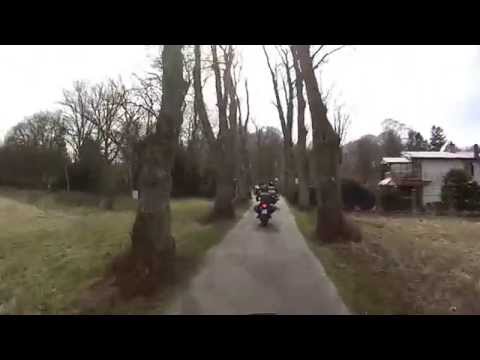 BMW Klub Polska Motocykle - 2013.04.19 rozpoczęcie sezonu w Osiekach - wjazd do dworku