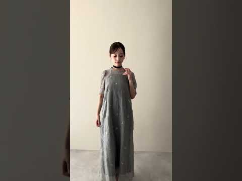 グレーのビジュー刺繍ホルターネックドレス 動画