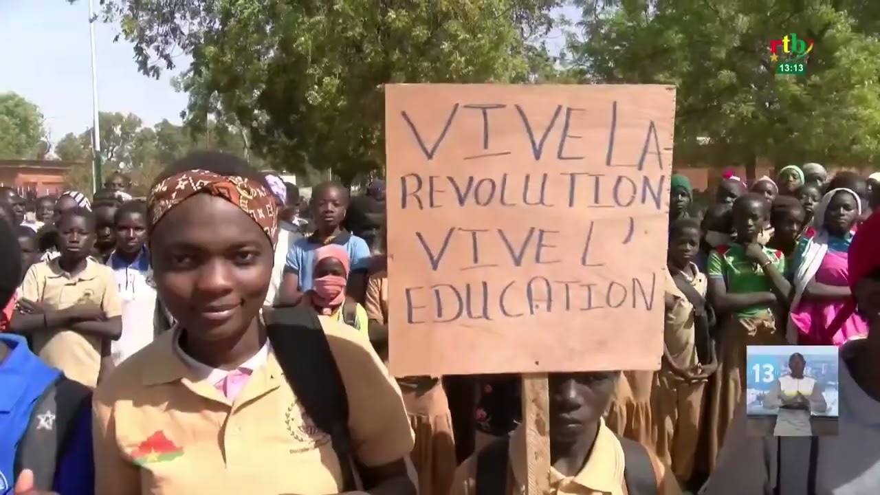 Fada N’Gourma: les élèves de plusieurs établissements rendent hommage au Président du Faso