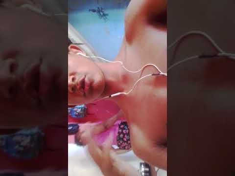 Meu filho  gostosão cantando a música de delacruz