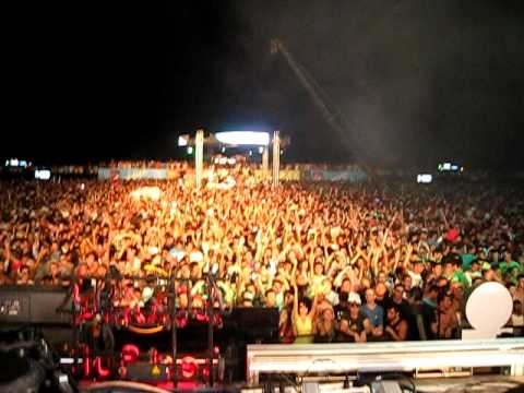 Dj Optick Live @ Liberty Parade 2010 Romania - playing Optick, Sllash & Doppe - Ikra