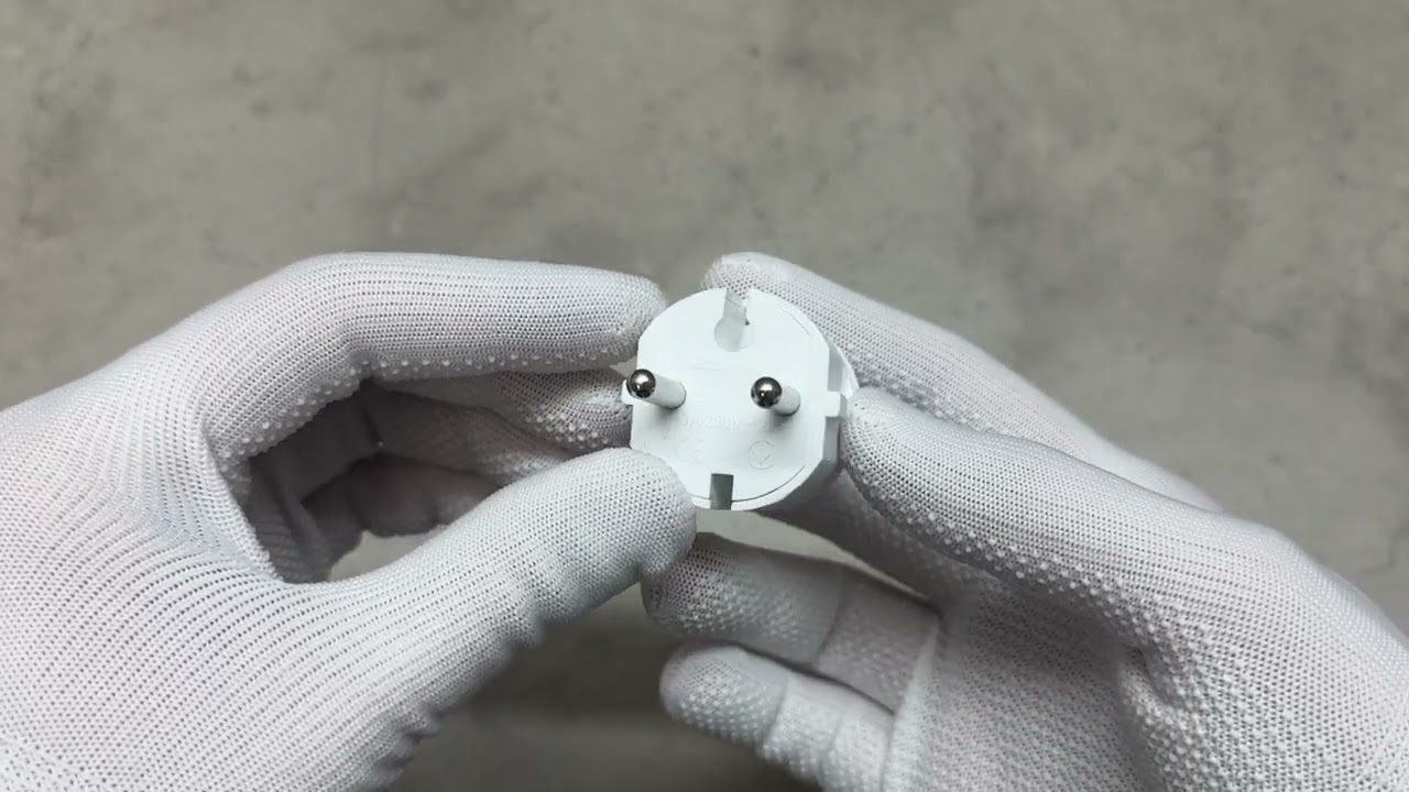 Вилка штепсельная с заземлением и прямым вводом провода NX1001 NEOMAX белая