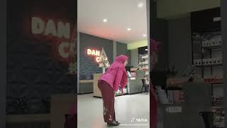 Download lagu hijab goyang nungging , dan cell mp3