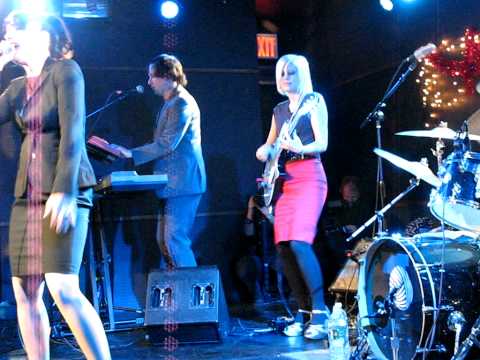 THE JULIE RUIN feat. KATHLEEN HANNA this is not a test KNITTING FACTORY NYC December 11 2010