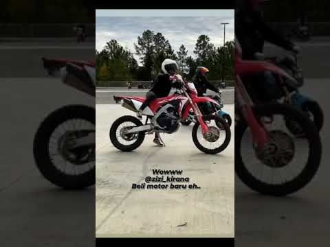 Zizi Kirana beli motor baru