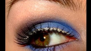 Blue skinny jeans make up look