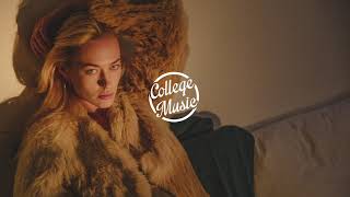 Cosmo&#39;s Midnight - With U (feat. Panama)