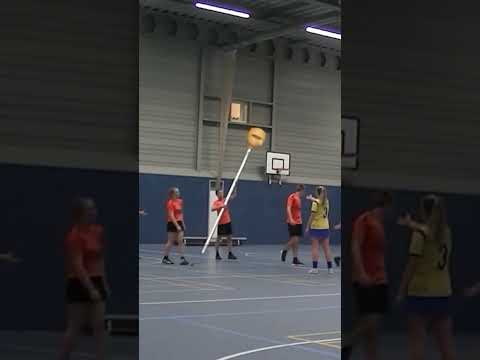 Wat gebeurt er nu met die paal?🤯😬 #korfbal #korfball #korfbalinc