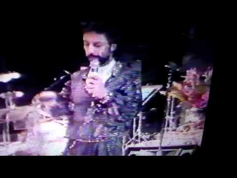 داریوش  اقبالی    زنجیر   میزند  برای امام حسین