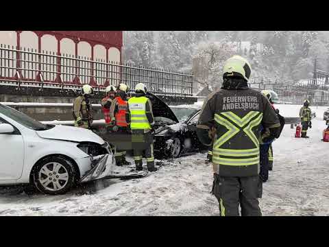 Andelsbuch: Pkw-Frontalzusammenstoß auf L200