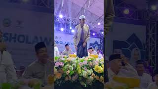 Download lagu Kedatangan Gus Azmi Bikin Santriwati Histeris mp3