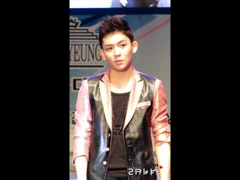 111027 taekyeung college festival - brushing by Rickya.com