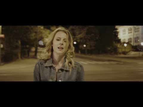 Eva Matějovská - Tak si běž (Official Video)