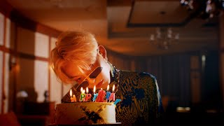 Kadr z teledysku Happy Birthday tekst piosenki Woo Jinyoung