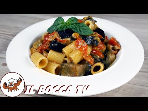 670 - Pasta con le melanzane...solo il piatto ci rimane (primo piatto facile veloce ed economico)