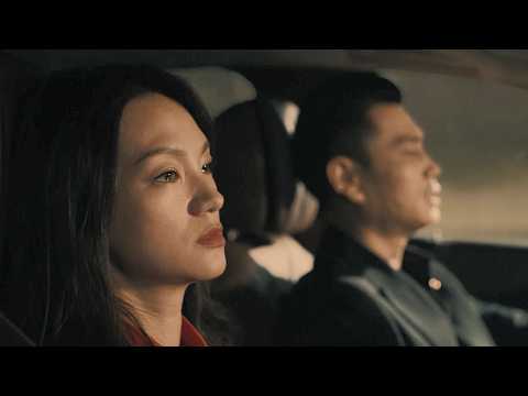 Betrayed by her boyfriend and sold to a salon, she meets a crime boss, changing her fate