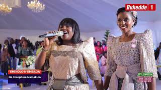 Emikolo nembaga: Cissy Nabukalu ayanjula omwami we Douglas Sseremba. Omukolo gwaali Luweero.