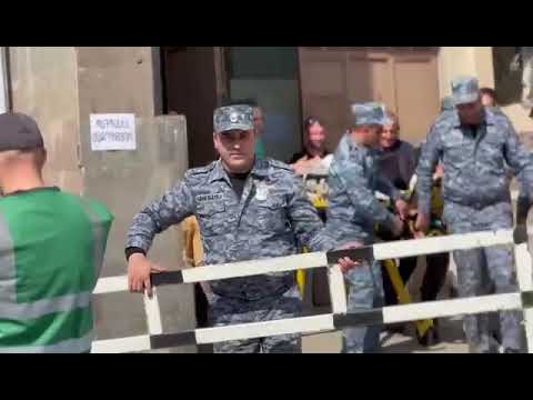 Հերթի մեջ կինն ուշագնաց եղավ. ոստիկաններն ու Կարմիր խաչի աշխատակիցները դուրս բերեցին