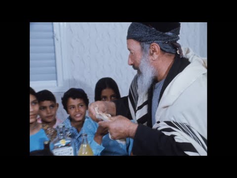 Celebrating Jewish Yemenite Shabbat שבת dinner with singing of D'ror Yikra דרור יקרא (Israel, 1973)