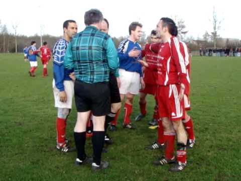 Auseinandersetzung mit dem Schiedsrichter