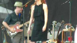 Neko Case performs &quot;Red Tide&quot; live Lollapalooza 2009