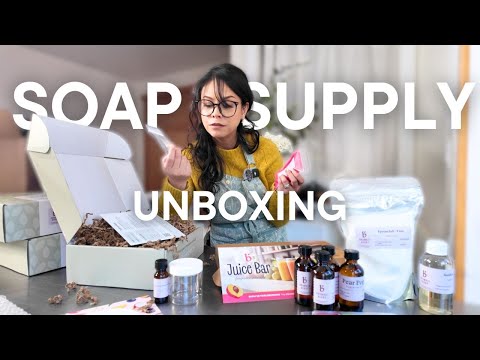 The Best Fragrance Oils Yet?! Unboxing the Juice Bar Collection by Bramble Berry | studio vlog