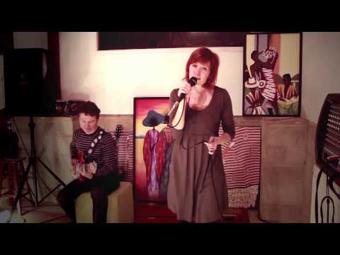 Innessa - Oi to ne vecher - Russian Folk Song - LIVE